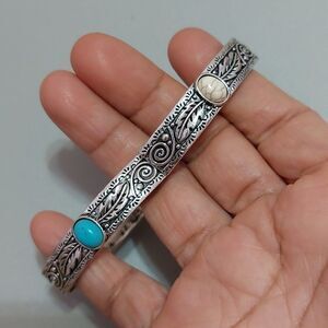 Paparazzi Wild West Story Bracelet Faux Turquoise Swirls  Feathers Detailing